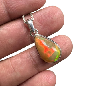 Pendentif en argent sterling 925 style bohème avec opale, bijou fait main pour femme, cadeau de mariage pour elle - Product Image 1