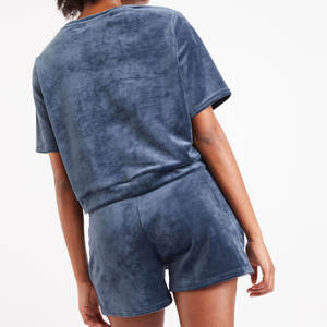 Material duradero recién llegado conjunto de pantalones cortos de terciopelo para mujer conjunto de pantalones cortos de terciopelo cómodos de gran tamaño para mujer - Product Image 3