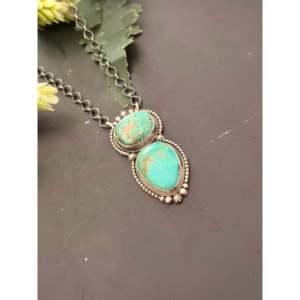 Collier Scott Skeets Kingman en turquoise et argent sterling, bijou de collection culturelle - Product Image 3
