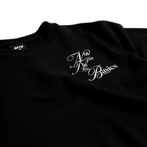 เสื้อยืดโอเวอร์ไซส์สีดำสำหรับผู้ชาย ผ้าฝ้ายออร์แกนิค 280GSM ทรงหลวมแบบดรอปโชลเดอร์ สไตล์สตรีทแวร์ พร้อมโลโก้ติดอกแบบเฉพาะตัว - Product Image 5