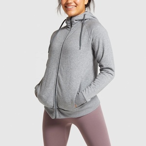 เสื้อฮู้ดสวมหัวแบบลำลองของผู้หญิงผ้าถักผสมโพลีเอสเตอร์ผ้าฝ้ายผสมโพลีเอสเตอร์สำหรับฤดูใบไม้ร่วงพร้อมโลโก้ด้านหน้า - Product Image 1