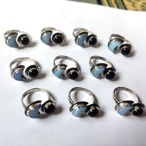 Bagues en argent Opalite et onyx noir, bague lune en argent faite à la main pour femmes, bijoux bohème - Product Image 3