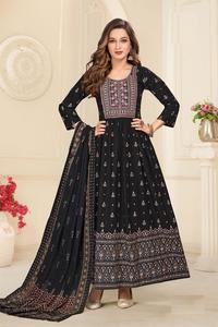 Nouveau lancement Heavy Rayon Foil Prints avec broderie au cou et ensemble Dupatta pour femmes pour vêtements indiens et pakistanais - Product Image 5