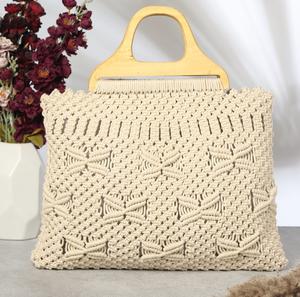 Sacs à main en tissu de coton brodé pour femmes avec art floral adaptés à la fac décontractée ou aux sorties régulières - Product Image 3