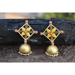 Meenakari-partywear hecho a mano, tradicional, dorado, mate, acabado de latón, pendientes jhumka para niñas y mujeres - Product Image 2