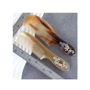 Peine de pelo de cuerno elegante para uso doméstico Peine de cuerno de último diseño con calidad sólida Precio bajo Tallado a mano - Product Image 3