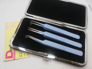 แหนบขนตาที่เป็นมิตรต่อสิ่งแวดล้อมทำจากสเตนเลสสตีลเคลือบสีฟ้าน้ำแข็ง - Product Image 5