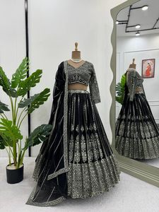 Nouveau concepteur de vêtements de fête Faux Georgette séquence broderie Lehenga et Choli avec bordure en dentelle lourde à quatre côtés Dupatta - Product Image 5