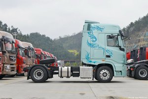 Tractor Sedán 4x2 Usado con Transmisión Automática AMT, Vehículo Comercial de Servicio Pesado, Tren Motriz Confiable, Limpio, Suministrado desde Japón, Euro IV - Product Image 3