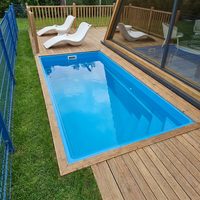Panneaux de terrasse en WPC avec crochets de connexion rétractables 3,28 x 3,28 pieds pour jardins résidentiels entourant une piscine