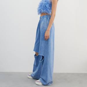 Conjunto de Dos Piezas para Mujer, Primavera 2026 |   Top de tubo con plumas y pantalones de pierna ancha |   Nueva Tecnología Textil 2026 |   Fabricante de Moda OEM - Product Image 4