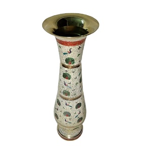 Florero de Mesa de Metal Moderno, Ecológico y Hecho a Mano, Elaborado Exquisitamente con una Mezcla de Arte Tradicional y Elegancia Atemporal - Product Image 6