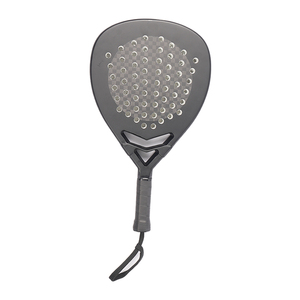 Raquettes de padel spécialisées dans la fabrication artisanale où chaque détail est soigné au maximum pour offrir un fini unique. - Product Image 3