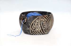 Cuenco de hilo gris de madera hecho a mano con cortador de trabajo y pintado a mano hermoso cuenco para tejer y ganchillo 7X7X4 - Product Image 5