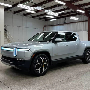 (TB) AUTÉNTICO 2023 RlVlAN R1T ADVENTURE 4DR CREW CAB AWD SB GRIS (ELECTRIC DD) COCHE USADO - Product Image 1