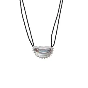 Collar con Colgante de Luna Creciente Plateada Contemporánea para Joyería de Moda Femenina - Product Image 2
