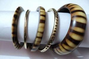 Bracelets en résine haute couture de qualité supérieure plaqué or forme de lune Style romantique couleurs personnalisées fête des femmes édition limitée - Product Image 3