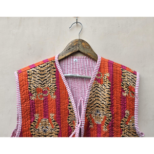 เสื้อแจ็คเก็ตผ้าฝ้ายพิมพ์ลายดอกไม้แบบอินเดียทำมือ Thevintageartcraft  ไม่มีแขนเสื้อ  ตกแต่งกระดุม  ซับในผ้าลินิน  แบบเย็บติดกัน  ใส่ได้สองด้าน - Product Image 4
