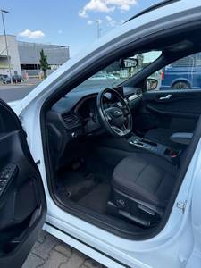Ford Focus blanche d'occasion, berline, 2020, 2021, 2022, essence, 5 places, manuelle ou automatique, LED, Euro VI, conduite à gauche, turbo - Product Image 6