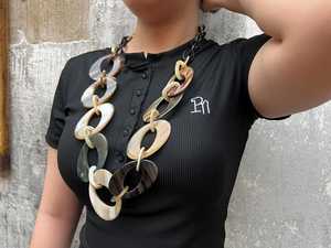 Collar de Cuerno de Búfalo Hecho a Mano para Mujer, Joyería de Primera Calidad Artesanal, Regalo Único y Moderno - Product Image 3