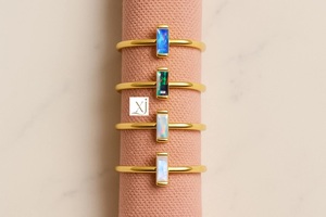 Anillo apilable de piedras preciosas de moissanita etíope, piedra natal auténtica de octubre, corte esmeralda, joyería de oro delicada, joyería de lujo para mujer - Product Image 4