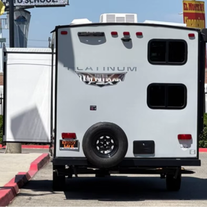 Autocaravana Industrial 2023 con Garantía de 3 Años, Área de Dormir Confortable, Cocina, Baño, Autonomía NEDC de 601-700 km - Product Image 1