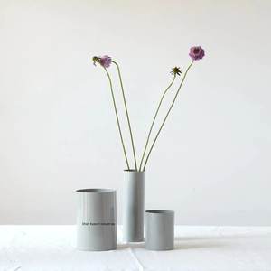 Precios de venta calientes Florero de metal Forma de cilindro Floreros Color gris para el hogar Decoración para sala de estar Macetas - Product Image 5