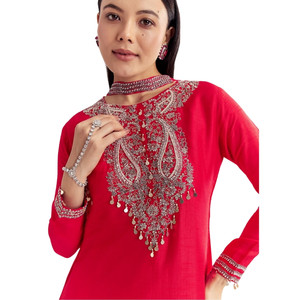 Ensemble Kurta en soie Dola rouge avec broderie Zardosi et tour de cou Dupatta pour réceptions de mariage Sangeet en gros et vêtements ethniques en vrac - Product Image 4