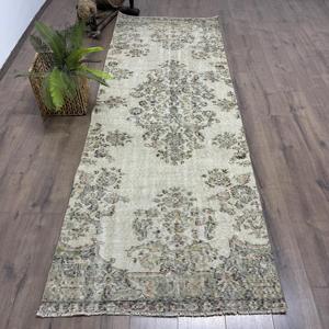 Alfombra Vintage de 3.3x9.3 pies, Alfombra Turca con Borde Gris de Lana - Product Image 1
