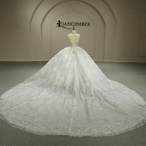 Vestido de Novia Moderno y Elegante GT26055 con Cuello Barco, Cola Capilla de Cristal, Encaje, Flores con Lentejuelas y Estilo Imperio Abullonado - Product Image 4