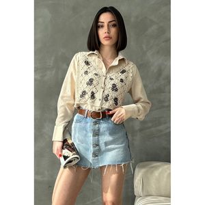 Collection en gros de chemisiers et de blouses en dentelle pour femmes - Product Image 4