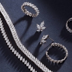 Pendientes de Diamantes Cultivados en Laboratorio con Corte Marquise Redondo en Racimo, 1.75 Ct, Diamantes Cultivados en Laboratorio en Oro Sólido de 14K para Aniversario de Bodas - Product Image 4