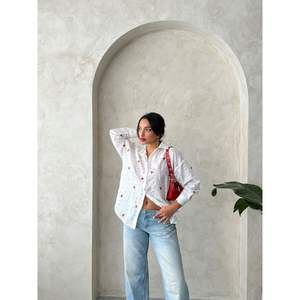 Colección al por Mayor de Blusas y Camisas Bordadas para Mujer - Product Image 2