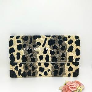 Bolso de mano hecho a mano con cuentas, recién llegado a la India, listo para enviar, precio al por mayor, bolso de mensajero de poliéster con letras y botones - Product Image 3