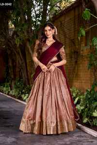 Collections de Lehenga Choli en soie Dupion les plus belles avec un magnifique ensemble de dupatta pour les vêtements de mariage et de festival - Product Image 2