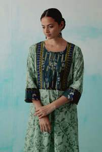 ชุดแม็กซี่เดรสลำลองงานแฮนด์เมดสไตล์ดีไซเนอร์สำหรับฤดูร้อนชุดเดรสแขนสามส่วนพิมพ์ลายไม่เหมือนใครผ้าทอความยาวถึงพื้นคอโอสั่งได้ตามต้องการ - Product Image 2