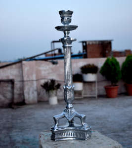 Menorah en métal fait à la main élégante en forme de pilier traditionnel Hanukkah bougeoir de noël décor à la maison pots de bougie religieux - Product Image 5