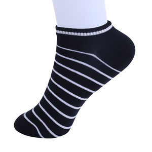 Chaussettes basses décontractées pour hommes, respirantes, absorbant la transpiration, antibactériennes, noires et blanches, pour le yoga et le football - Product Image 2