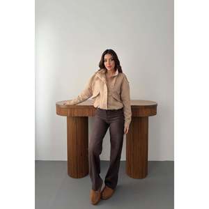 Chaqueta Corta con Cuello Alto Beige - Beige - Product Image 3