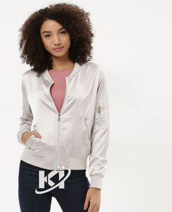 Venta caliente mujeres recortadas bombardero Varsity chaqueta de satén para mujeres Casual acolchado ligero chaquetas Zip Outwear chaqueta raglán - Product Image 1