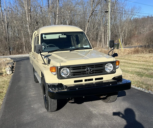 PRÊT À CONDUIRE - VÉHICULE D'OCCASION À VOLANT À GAUCHE |   Conduite à droite |   23 000 KILOMÉTRES 1999 TOYOTA LAND CRUISER HZJ75 5 VITESSES - Product Image 1