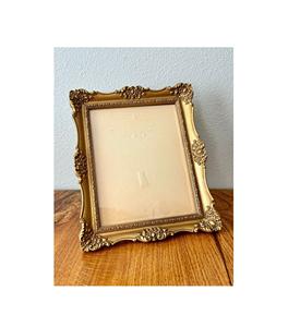 Cadre photo en bois de style vintage offrant une texture vieillie, attrayant pour les amateurs de design rétro et nostalgique pour la maison - Product Image 5