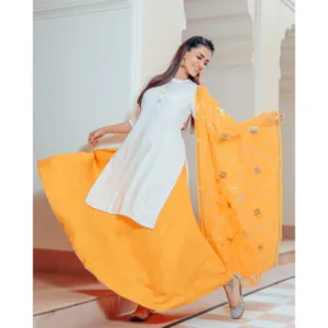 Conjunto de Traje Blanco para Mujer con Bordado Sikhiya Gotta, Ropa de Trabajo Elegante - Product Image 3