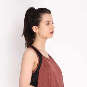 Camiseta sin mangas de tela suave para mujer para yoga, gimnasio y actividades al aire libre, diseñada para la comodidad y el estilo, disponible en varios colores - Product Image 1