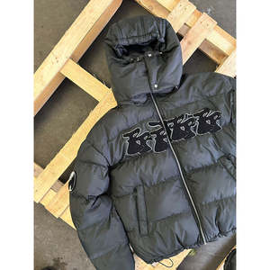 Blouson matelassé noir pour homme avec patchwork graphique, style streetwear, à capuche, chaud, pour l'hiver, décontracté, pour l'extérieur - Product Image 1