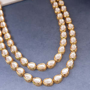 Conjunto de Joyería Clásica de Bollywood para Compromiso, Último Estilo de Diseñador, con Cristales Largos y Pedrería Kundan, Collar y Aretes con Aspecto Dorado para Fiesta - Product Image 3