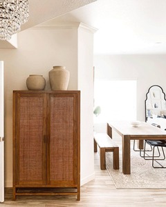 Moderno Armario de Almacenamiento Multifuncional de Madera Maciza de Ratán y Mango de 37 Pulgadas, Color Marrón Claro, 2 Puertas, Ecológico, Resistente al Agua - Product Image 6