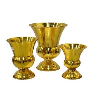 Urne en fer doré vintage à cannelures, pot de fleurs décoratif, résistant à la rouille, pour l'allée de mariage et la décoration de centre de table - Product Image 5