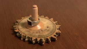 ที่ใส่แหวนไม้ไม่เหมือนใครสไตล์วินเทจผสมผสานงานทำมือจากไม้ธรรมชาติมาพร้อมแหวนซ้อนขาตั้งเรียวเรียบ - Product Image 5