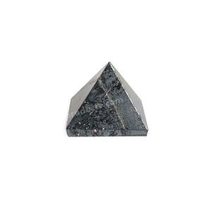Pyramide d'hématite naturelle 10-15 mm, tour de cristal pour la mise à la terre, la protection et l'équilibre énergétique - Product Image 1